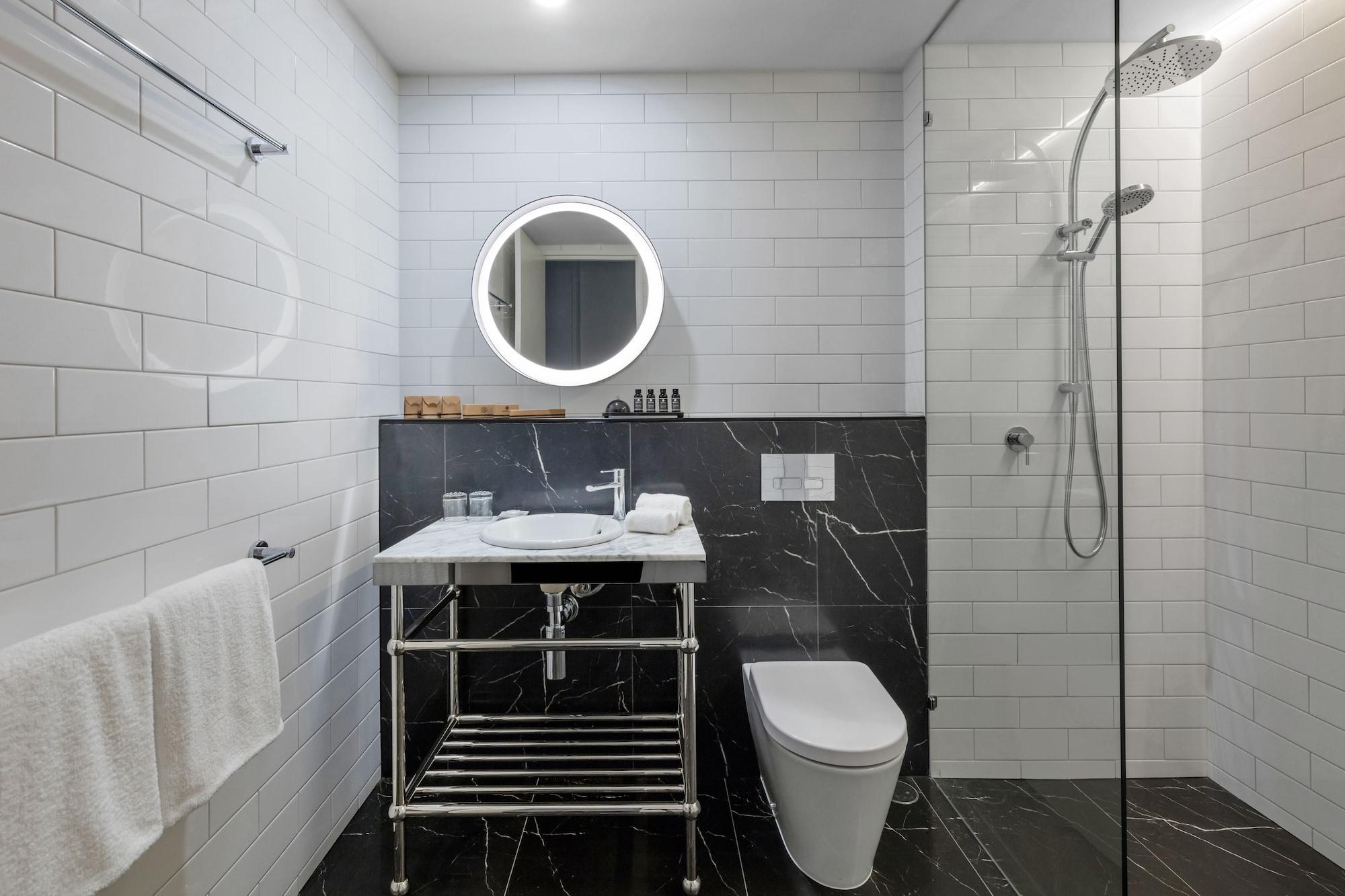 Adina Aparthotel 4*